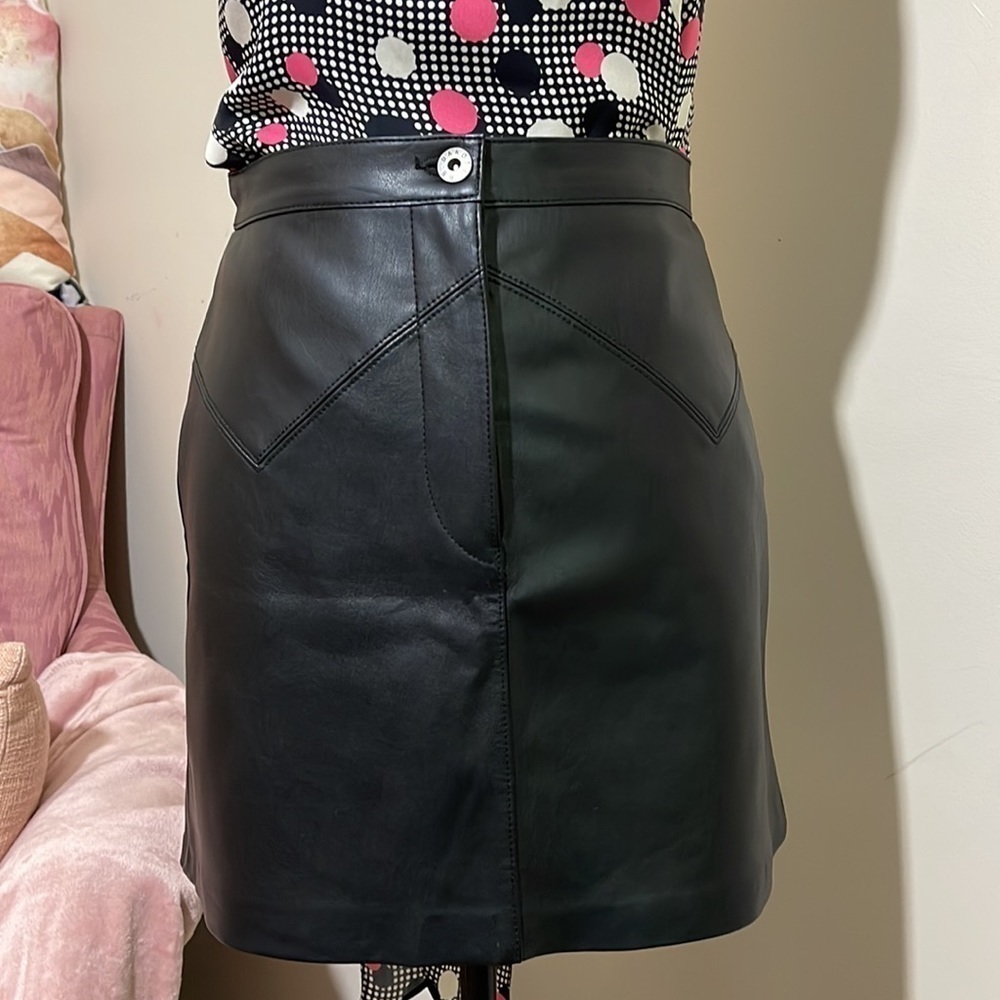 BB Dakota Keep Livin Vegan Faux Leather Mini Skirt in Black size 4 NWT - Picture 12 of 16